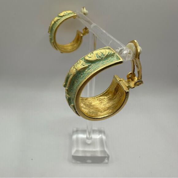 Vintage Green Verdis Gold Clip On Earrings Archeological Theme VTG - Picture 8 of 16